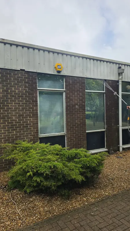 Window line soft wash adt sign side, Northampton.